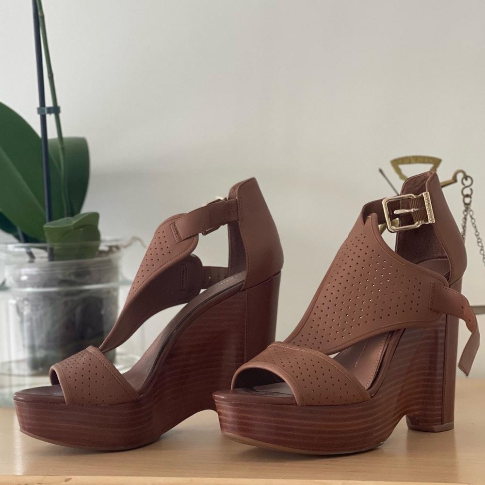 Gianni Bini Wedge Heel - New, Never Worn